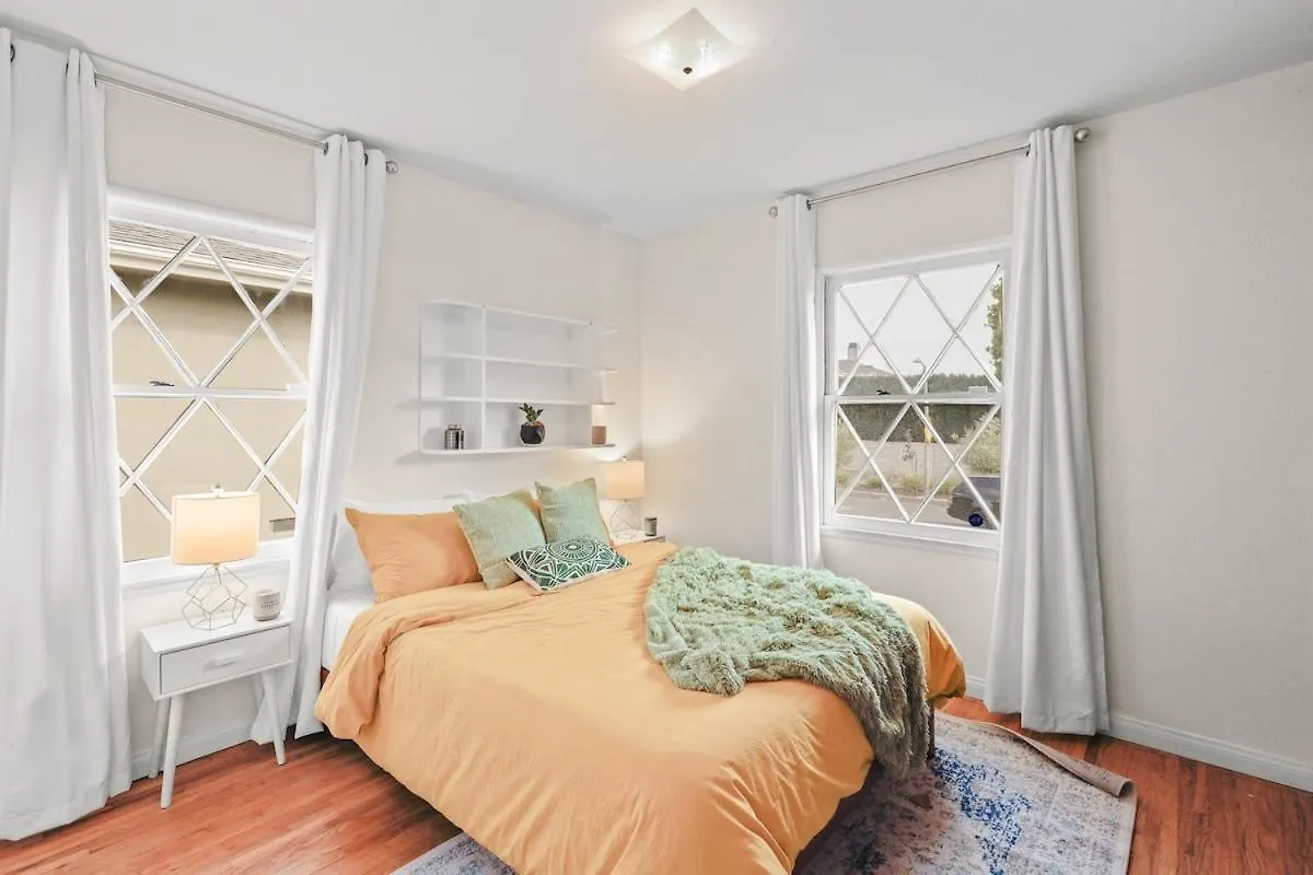 Dazzling Westside 4 Bedroom Home-Minutes To The Beach Los Angeles United States