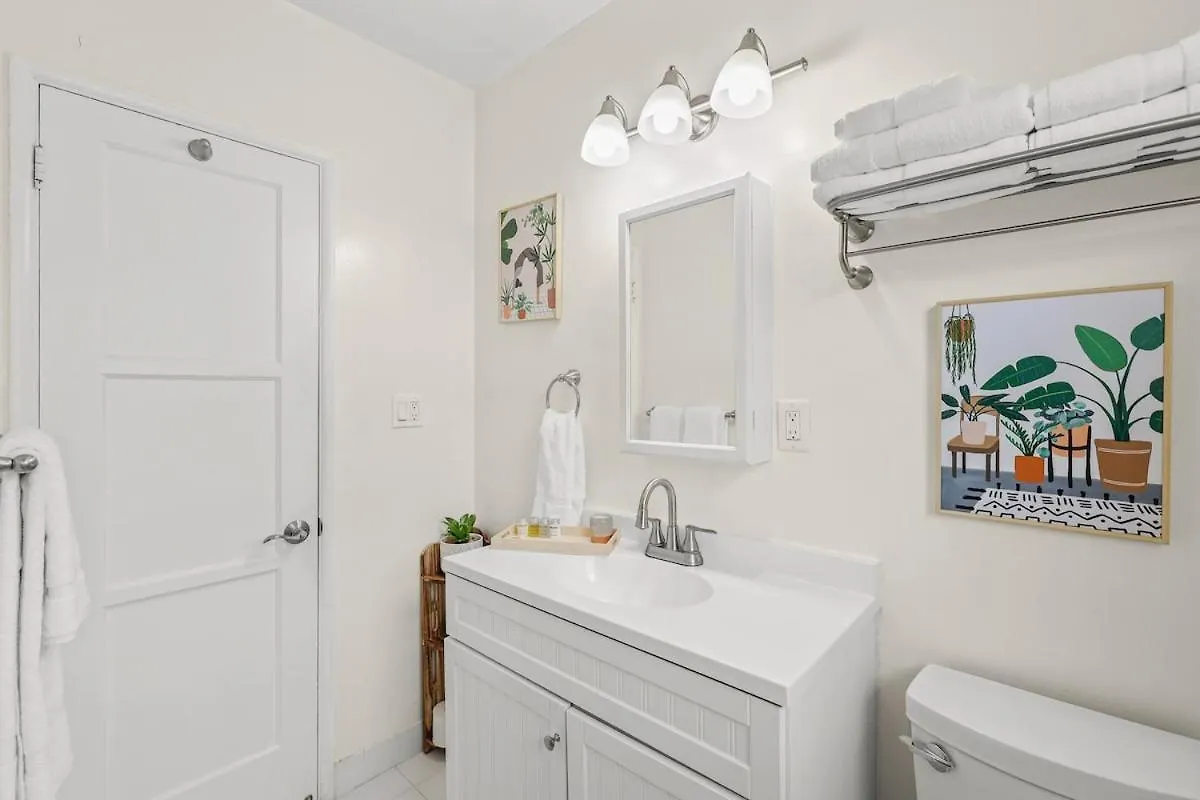 Dazzling Westside 4 Bedroom Home-Minutes To The Beach Los Angeles Holiday home