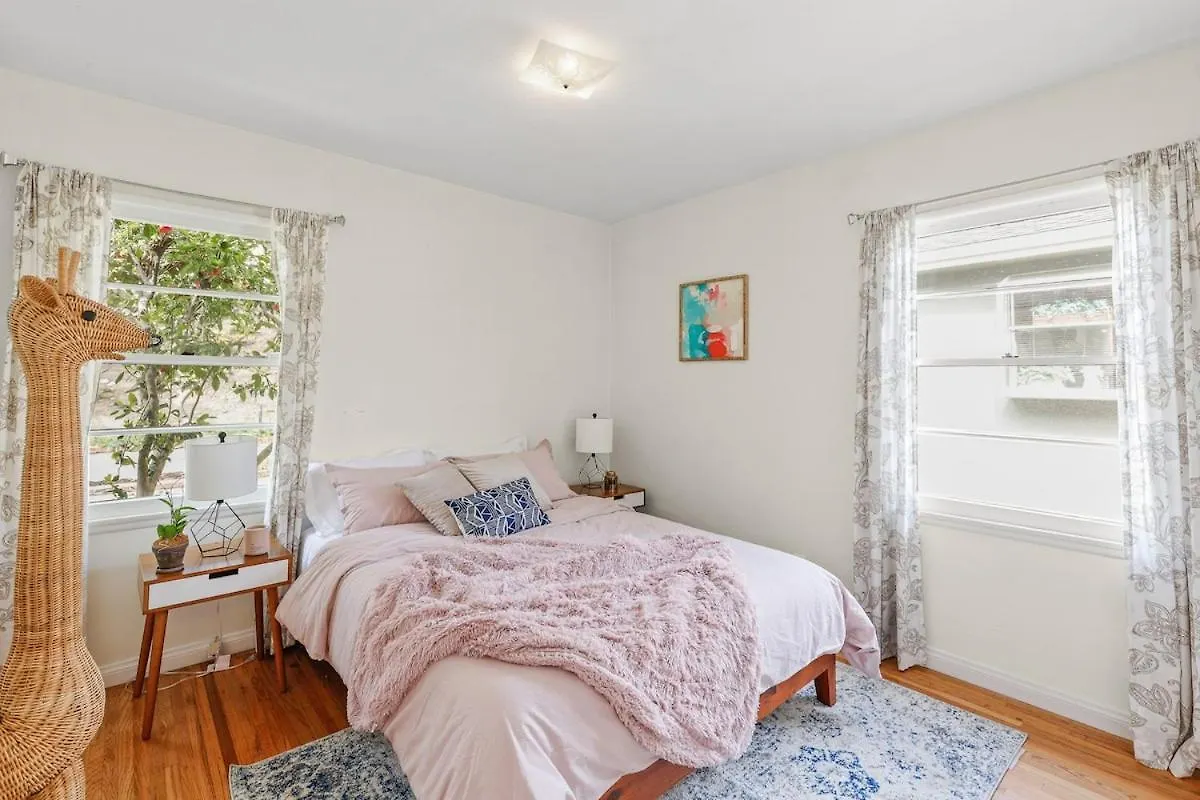 Holiday home Dazzling Westside 4 Bedroom Home-Minutes To The Beach Los Angeles