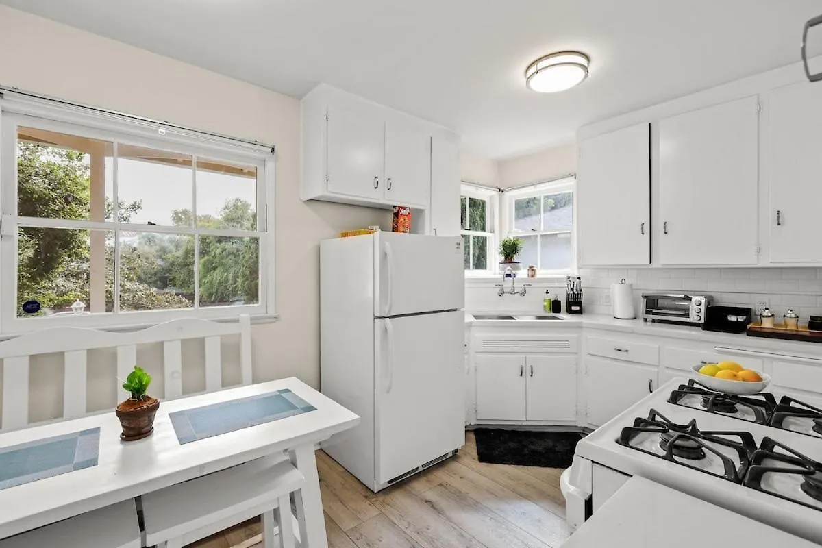 Dazzling Westside 4 Bedroom Home-Minutes To The Beach Los Angeles United States